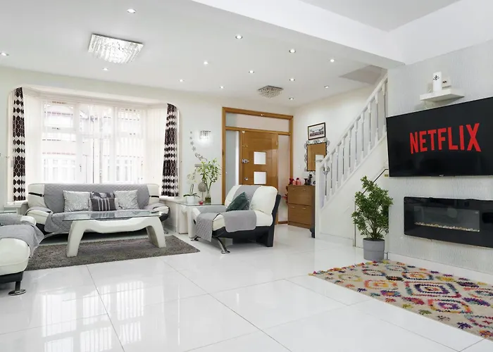 Barking Haven Retreat - Airport - Parking - Train Station