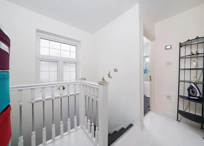 Barking Haven Retreat - Airport - Parking - Train Station
