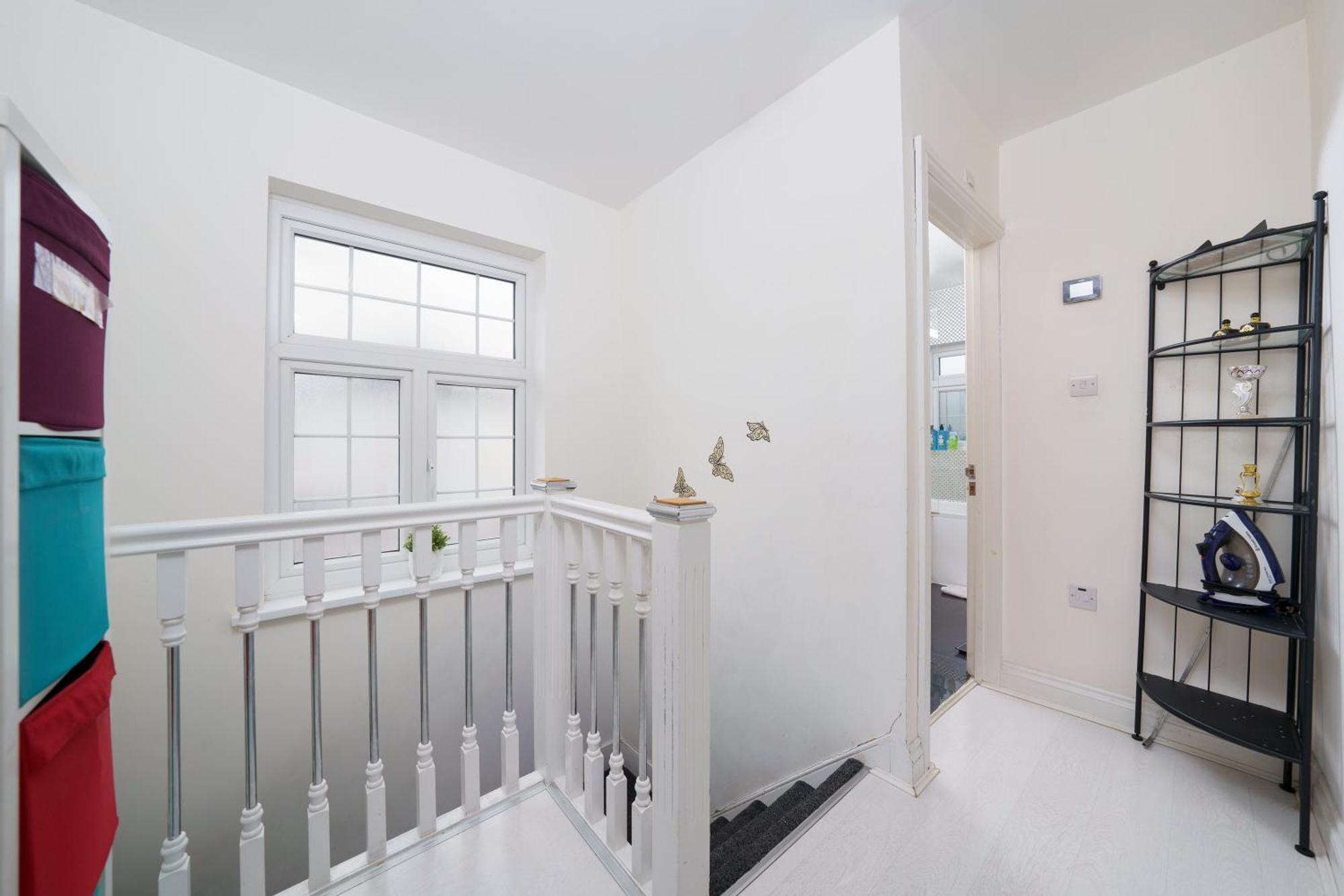 Barking Haven Retreat - Airport - Parking - Train Station