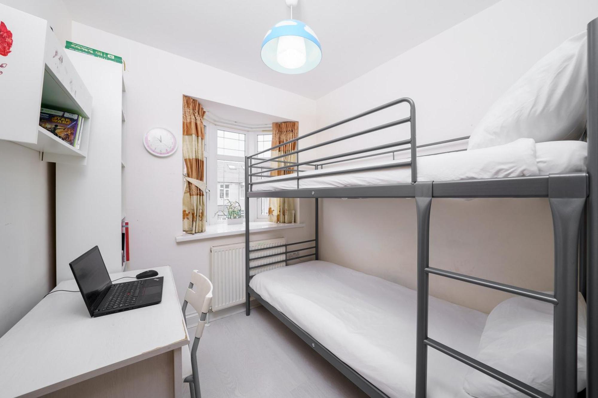 Barking Haven Retreat - Airport - Parking - Train Station