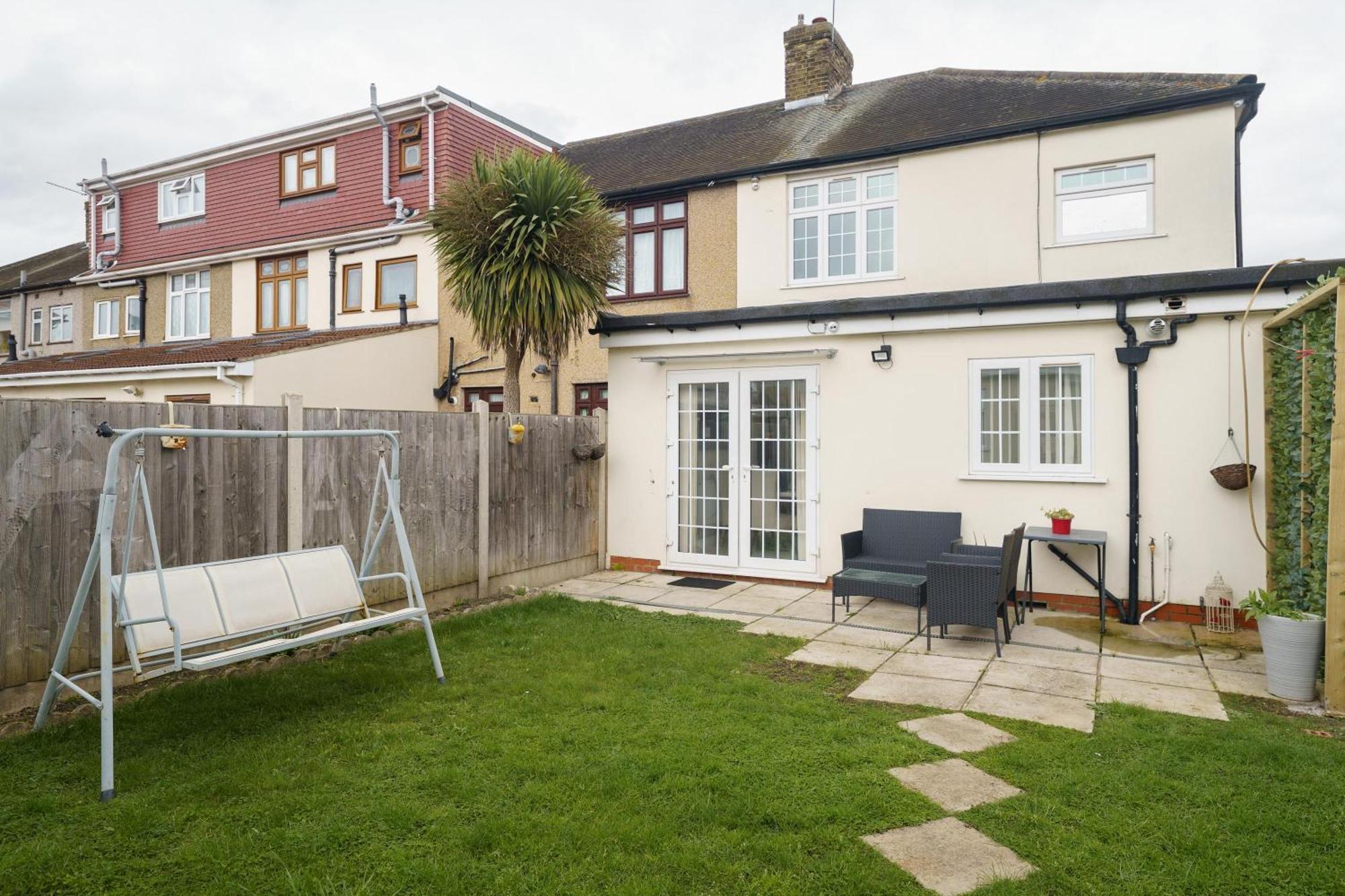 Barking Haven Retreat - Airport - Parking - Train Station