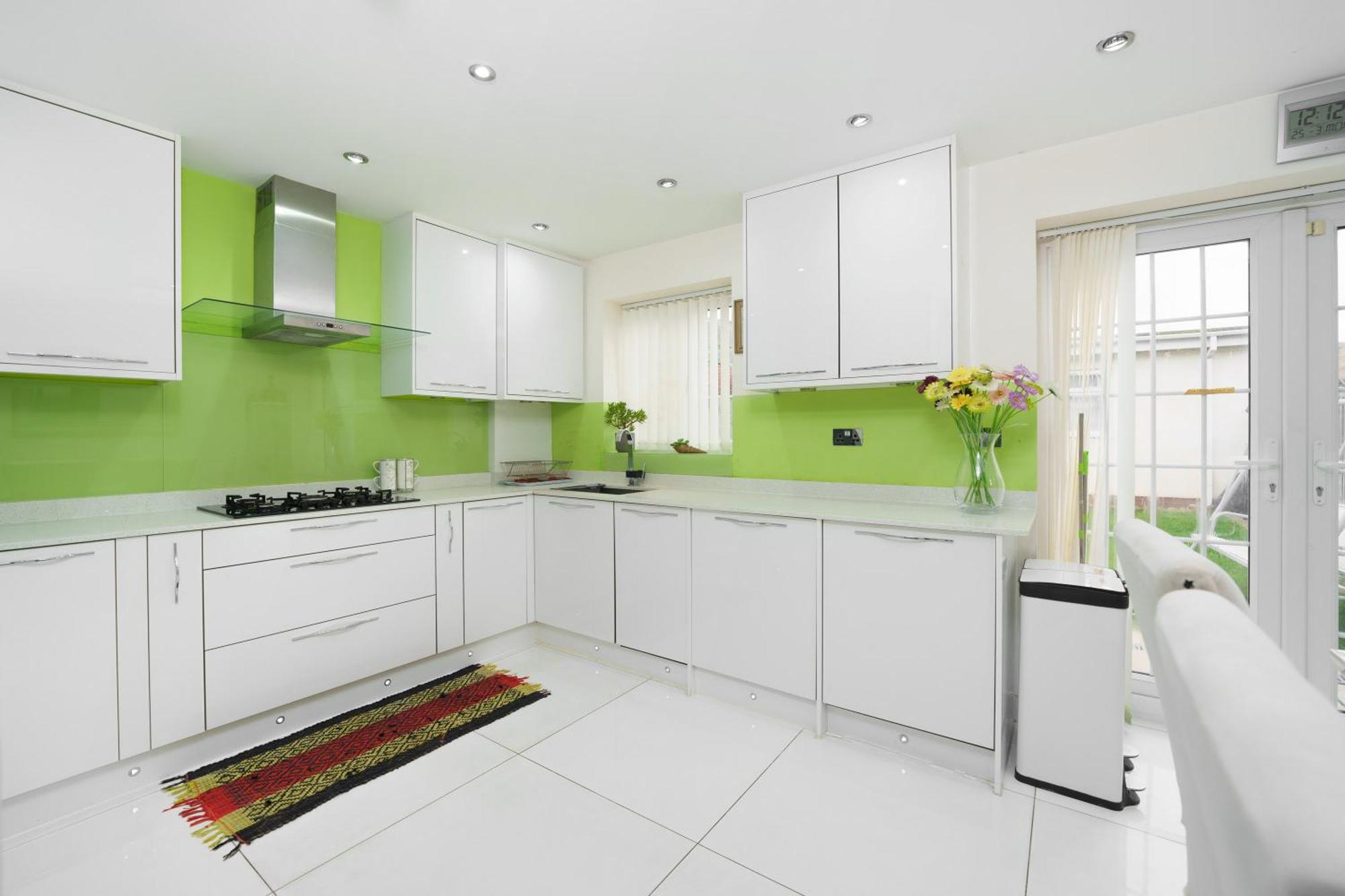 Barking Haven Retreat - Airport - Parking - Train Station Holiday home *